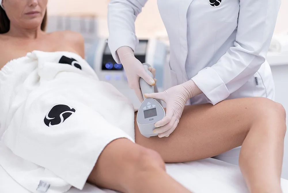 Retensa y reafirma la parte interna del muslo