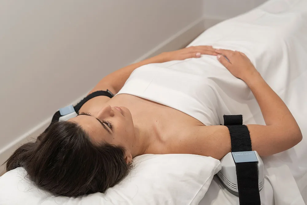 Combate los brazos flácidos sin cirugía, con EMSculpt Combate los brazos flácidos sin cirugía, con EMSculpt